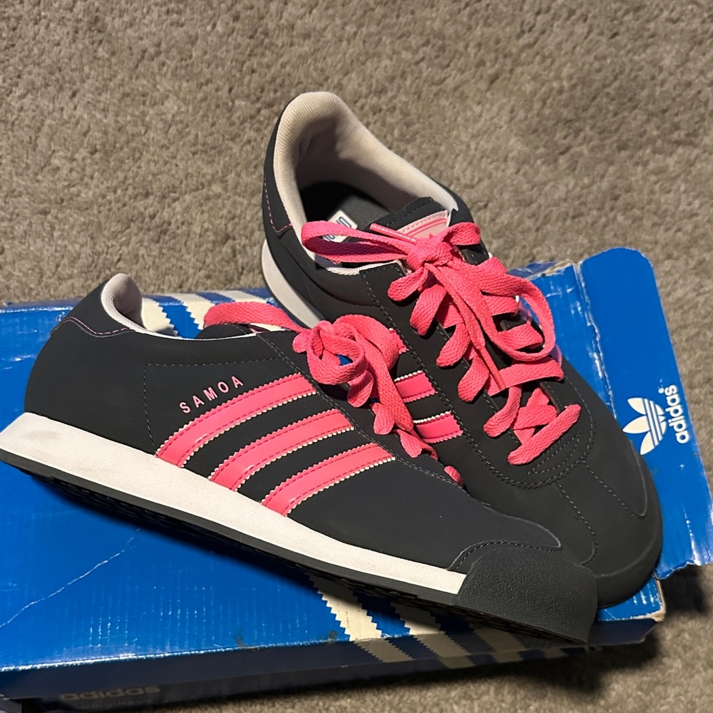 Adidas Samoa Women's Sneakers in Black and Pink